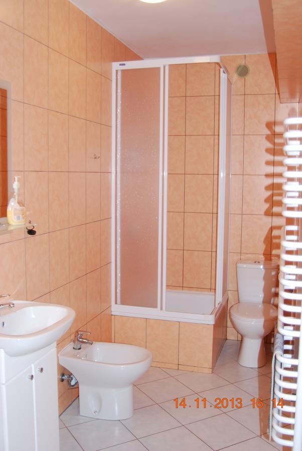Zajazd I Restauracja "Mysliwskie Zacisze" Nikielkowo Exterior foto